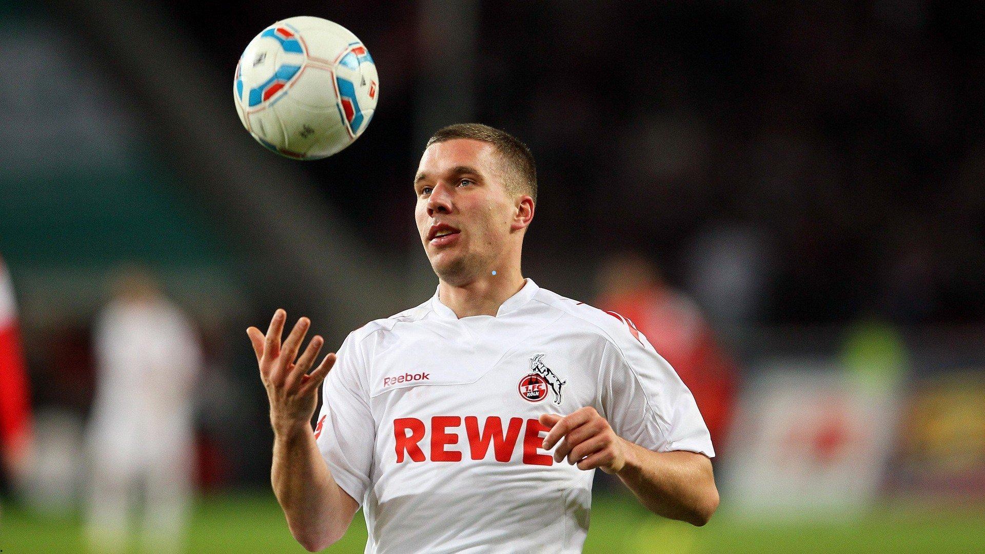 致敬吉鲁，绿茵场上永不褪色的传奇锋霸