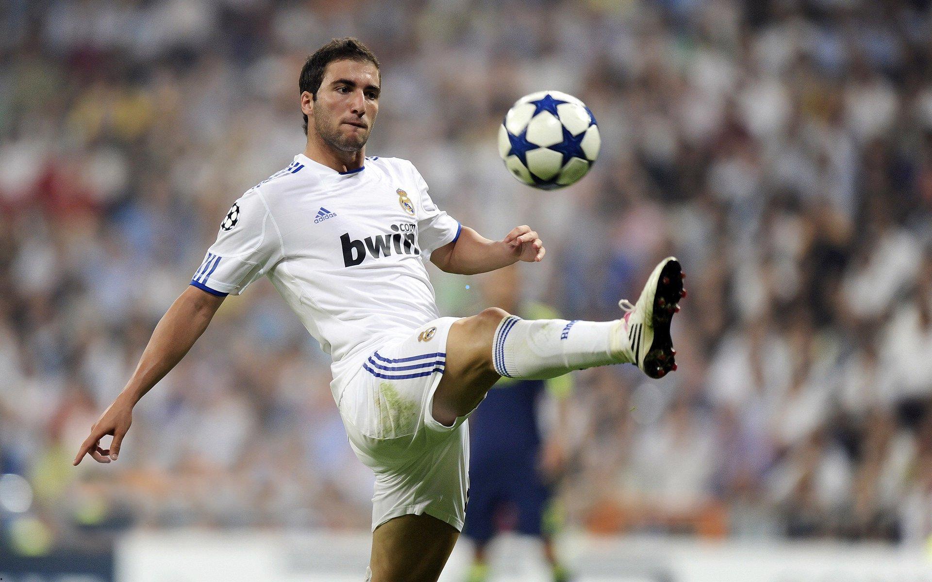 德甲绿茵的灵动小胖，新世纪初的巴西魔术师马塞利尼奥